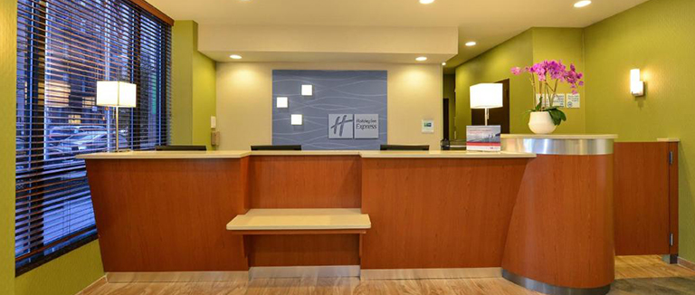 holiday-inn-express-midtown-west-02