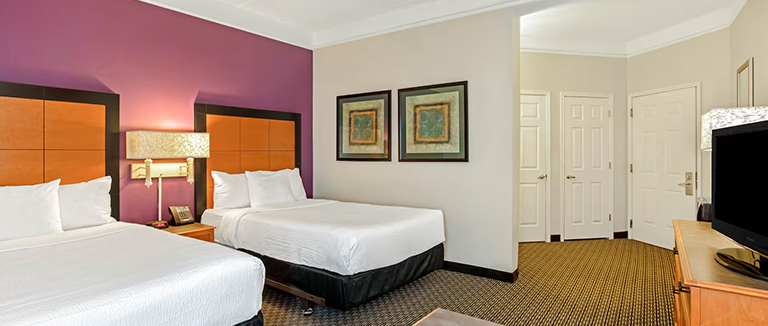 la-quinta-inn-and-suites-02