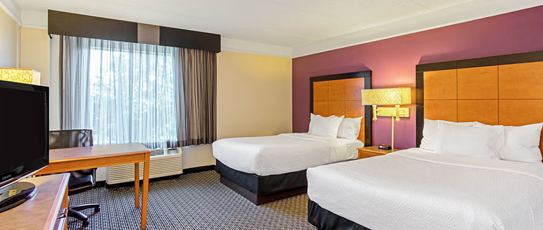 la-quinta-inn-and-suites-03